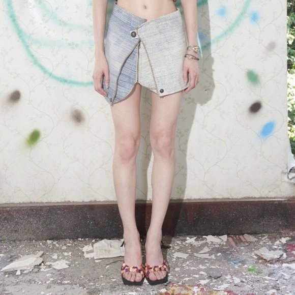 low waisted denim mini skirt - Picture 2 of 6